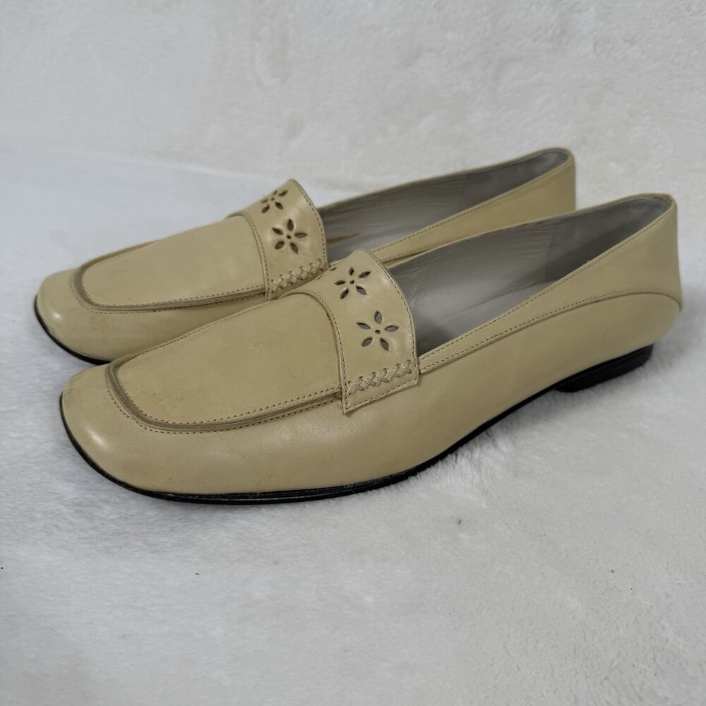Mezlan Cream Leather Loafers Women’s 8.5 M Italy Square Toe Floral Cutout Flats